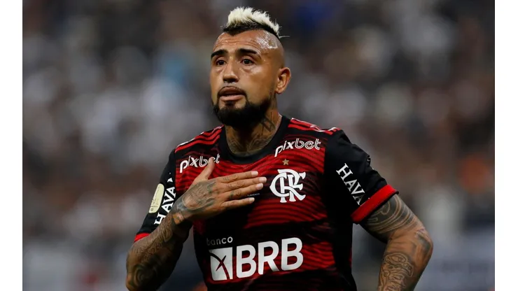 Final de Copa Liberytadores: hinchas ecuatorianos no perdonaron a Arturo Vidal la polémica con Byron Castillo.