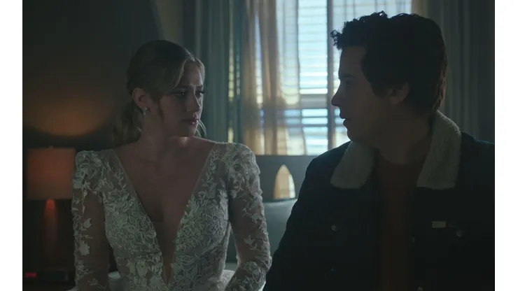 Jughead y Betty vivirán complejos momentos en la sexta temporada.