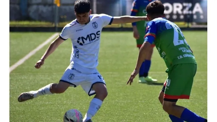 El plantel de Naval está jugando la liguilla final por el ascenso en Tercera B.
