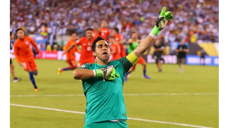 Claudio Bravo celebra el título en la Copa América Centenario
