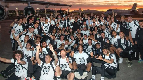 Colo Colo festejó en el avión de vuelta a Santiago