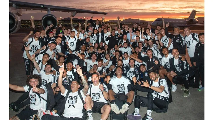 Colo Colo festejó en el avión de vuelta a Santiago