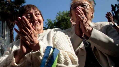 ¿Quiénes pueden recibir el Bono por el Cuidado de Adultos Mayores?