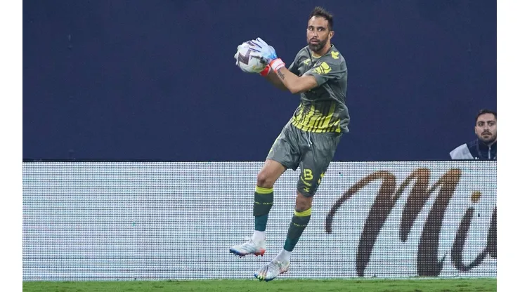 Claudio Bravo fue destacado con nota 9 en el empate de Real Betis contra Cádiz.