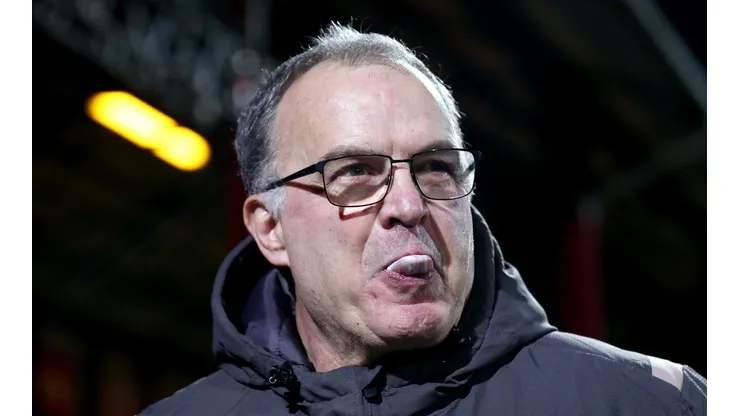 Bielsa le saca la lengua a River debido a su amor por Newell's