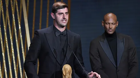 Courtois recibe el premio Yashin en la ceremonia del Balón de Oro