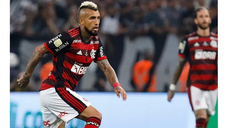 Arturo Vidal vio acción en el segundo tiempo del duelo de ida de Copa Brasil.