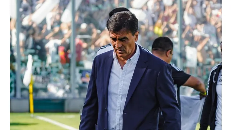 Gustavo Quinteros ha dicho muchas veces: su principal objetivo es ganar el Campeonato Nacional 2023 con Colo Colo. Pero su nombre genera interés en Sudamérica.