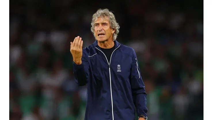 Pellegrini dirigiendo ante Almería este domingo