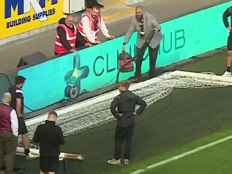 Retrasan partido en Inglaterra porque arco era demasiado grande