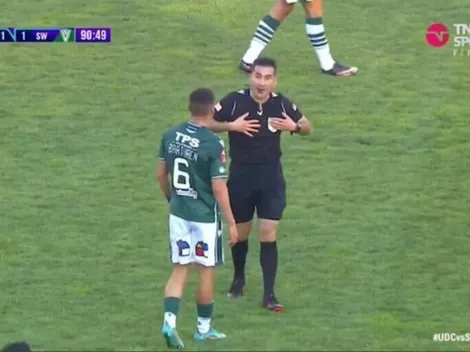 ¡Pero, profe! Árbitro se descuida y pierde las tarjetas en Primera B