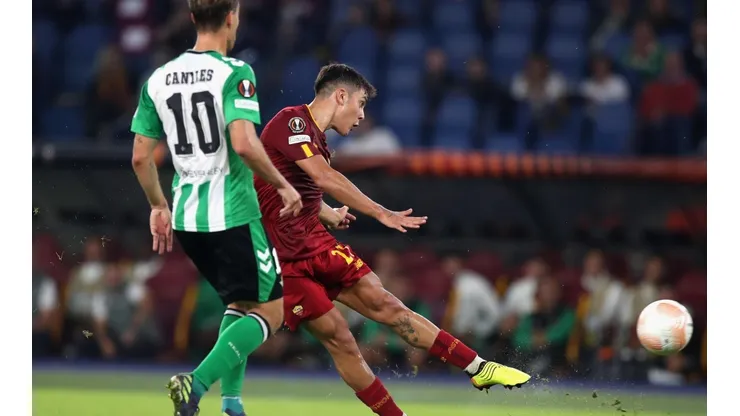 Dybala en el duelo en Italia ante Betis