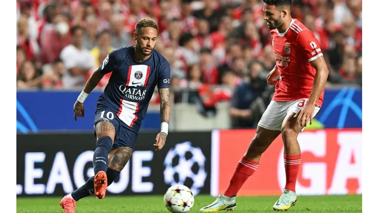 Neymar fue titular frente al Benfica