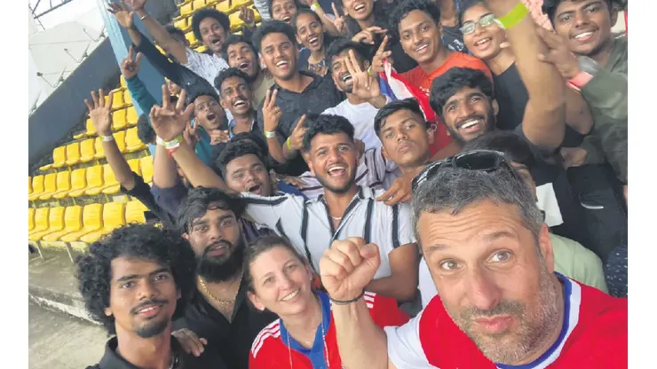 Los papás de Tali Rovner celebran en India su gol en el mundial