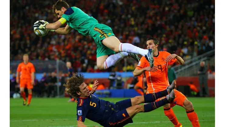 Iker Casillas borró el Twitter donde reconocía su homosexualidad y reconoció un hackeo