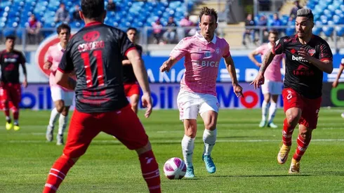 Ñublense le sacó un empate a la UC