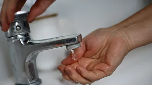 ¿Cuándo es el corte de agua en Santiago y por qué se realizará?