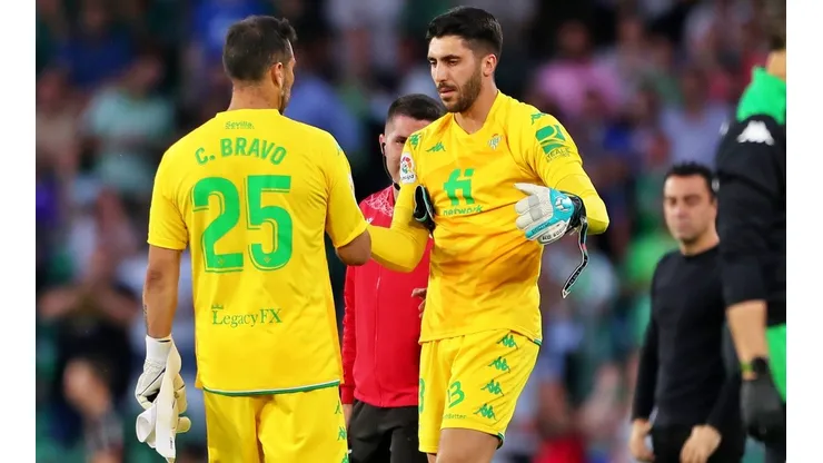 Los arqueros Claudio Bravo y Rui Silva disputan la titularidad del Betis de Manuel Pellegrini