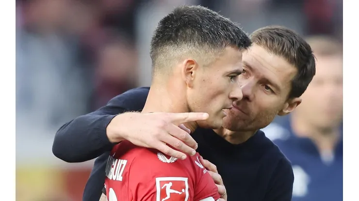 Xabi Alonso ve reflejado su juego en Charles Aránguiz en el Bayer Leverkusen.