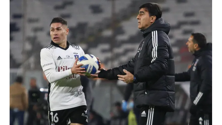 Gustavo Quinteros espera seguir en Colo Colo, pero le dejó el mensaje a la dirigencia