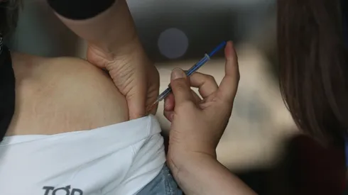 Minsal anuncia vacunación bivalente.