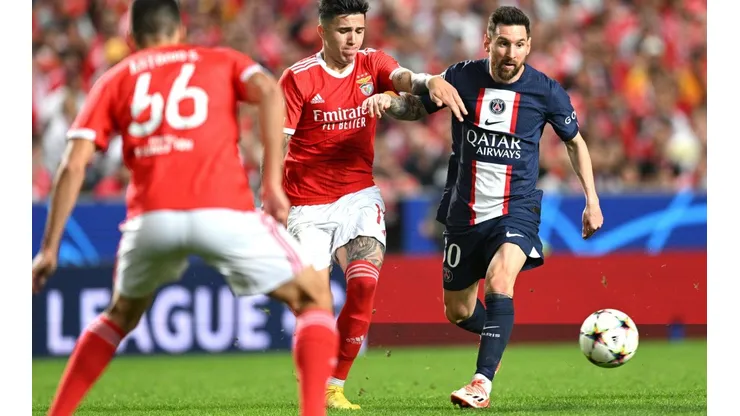 Messi tuvo que ser reemplazado por molestias físicas en el empate del PSG con Benfica por Champions.
