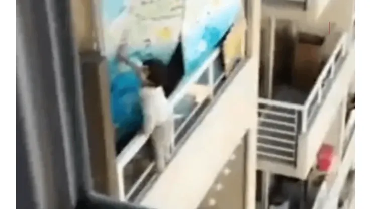 Video muestra a menor jugando en la baranda del piso 21 de un edificio