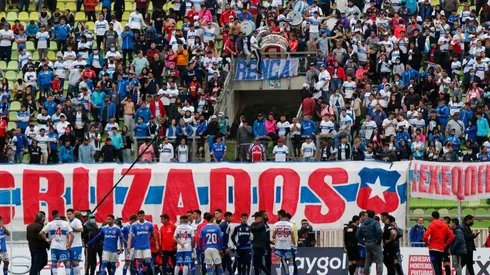 Católica espera un buen comportamiento de su barra en el duelo con Ñublense