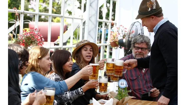 ¿Cuándo se celebra Oktoberfest y cuál es su origen?