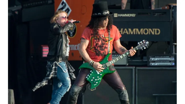 Axl y Slash en el escenario de Guns N' Roses