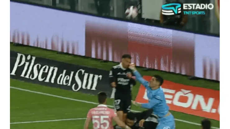 Tobar estimó que Dituro tocó antes la pelota en la jugada con Suazo