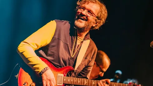 Emir Kusturica & The No Smoking Orchestra en el escenario del Teatro Caupolicán.