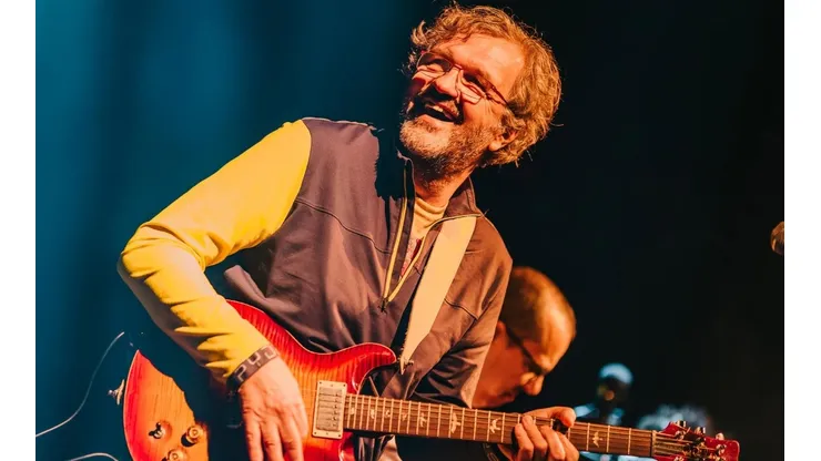 Emir Kusturica & The No Smoking Orchestra en el escenario del Teatro Caupolicán.