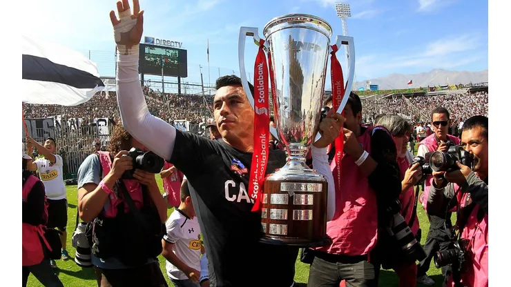 Esteban Paredes espera celebrar con Colo Colo campeón ante Curicó Unido