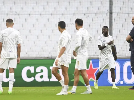 ¡Alexis y Marsella molestos! Sporting llega tarde y retrasa el partido