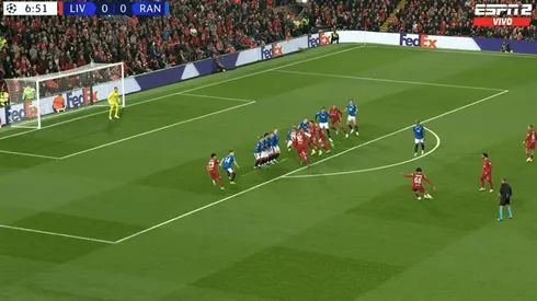 Desde ahí le pegó Alexander-Arnold para su golazo.