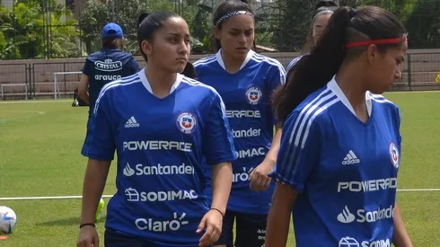 Suazo y DT Castro y la llegada de la Roja fem Sub 17 a la India