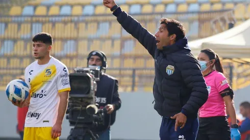 Nicolás Núñez en el duelo de Magallanes vs. Everton de Viña del Mar. Los carabeleros avanzaron en la Copa Chile y, de hecho, se instalaron en la semifinal del torneo.