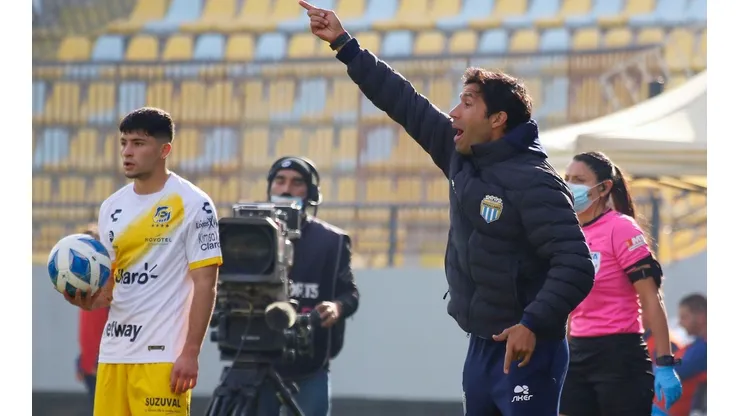 Nicolás Núñez en el duelo de Magallanes vs. Everton de Viña del Mar. Los carabeleros avanzaron en la Copa Chile y, de hecho, se instalaron en la semifinal del torneo.