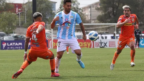 Luis Jiménez en acción en la llave que Magallanes le ganó a Cobreloa por los cuartos de final de la Copa Chile.