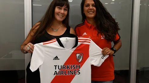 Daniela Díaz el día que firmó su contrato con River
