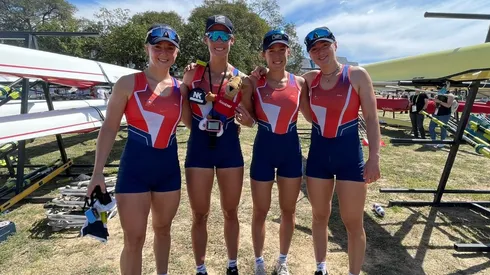 El cuádruple de remo tras su medalla de oro