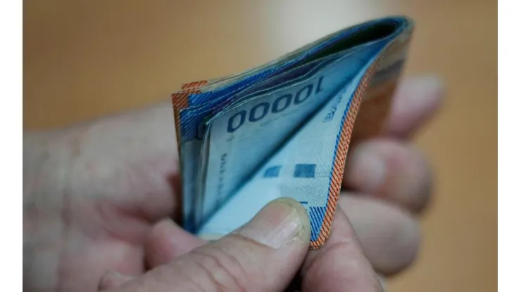 Billetes que suman 225 mil pesos.