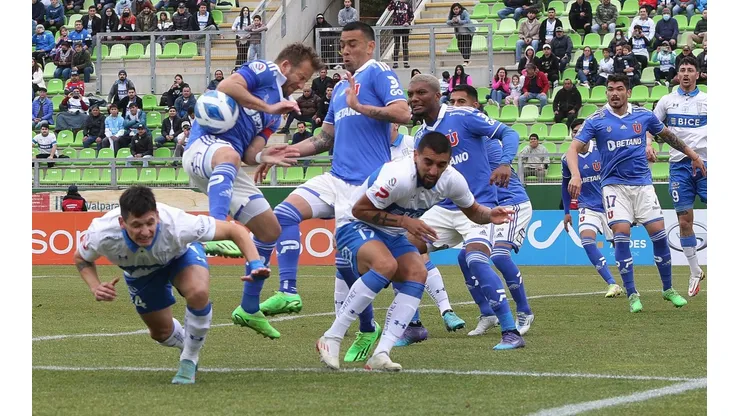 Católica y la U deberán reanudar su partido de Copa Chile y desde la ANFA vieron gato encerrado