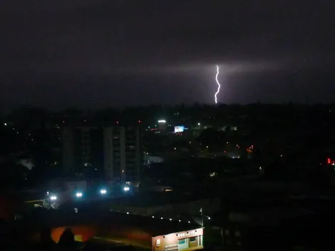 ¿Para cuándo anuncian tormentas eléctricas en Santiago y Coquimbo?