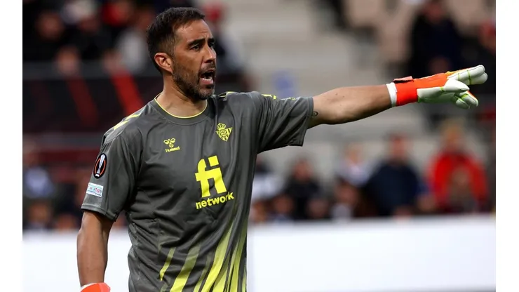 Claudio Bravo no lo pasó bien en medio de los problemas con su inscripción en el Betis