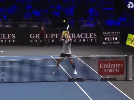 Bublik le pega con el mango de la raqueta y pierde título por payaso