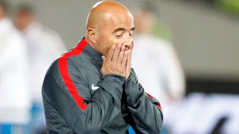 Jorge Sampaoli con el buzo de la selección chilena que guió a ganar la Copa América 2015.