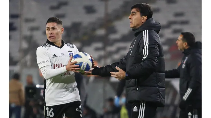 Gustavo Quinteros puede estar viviendo sus últimos días en Colo Colo