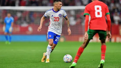 Charles Aranguiz sufrió el recrudecimiento de una lesión y será baja este martes en la selección chilena